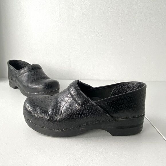 Dansko Women's Medical Professional Clog Black Woven Leather Faux Snake Shoe 42 - Picture 1 of 16